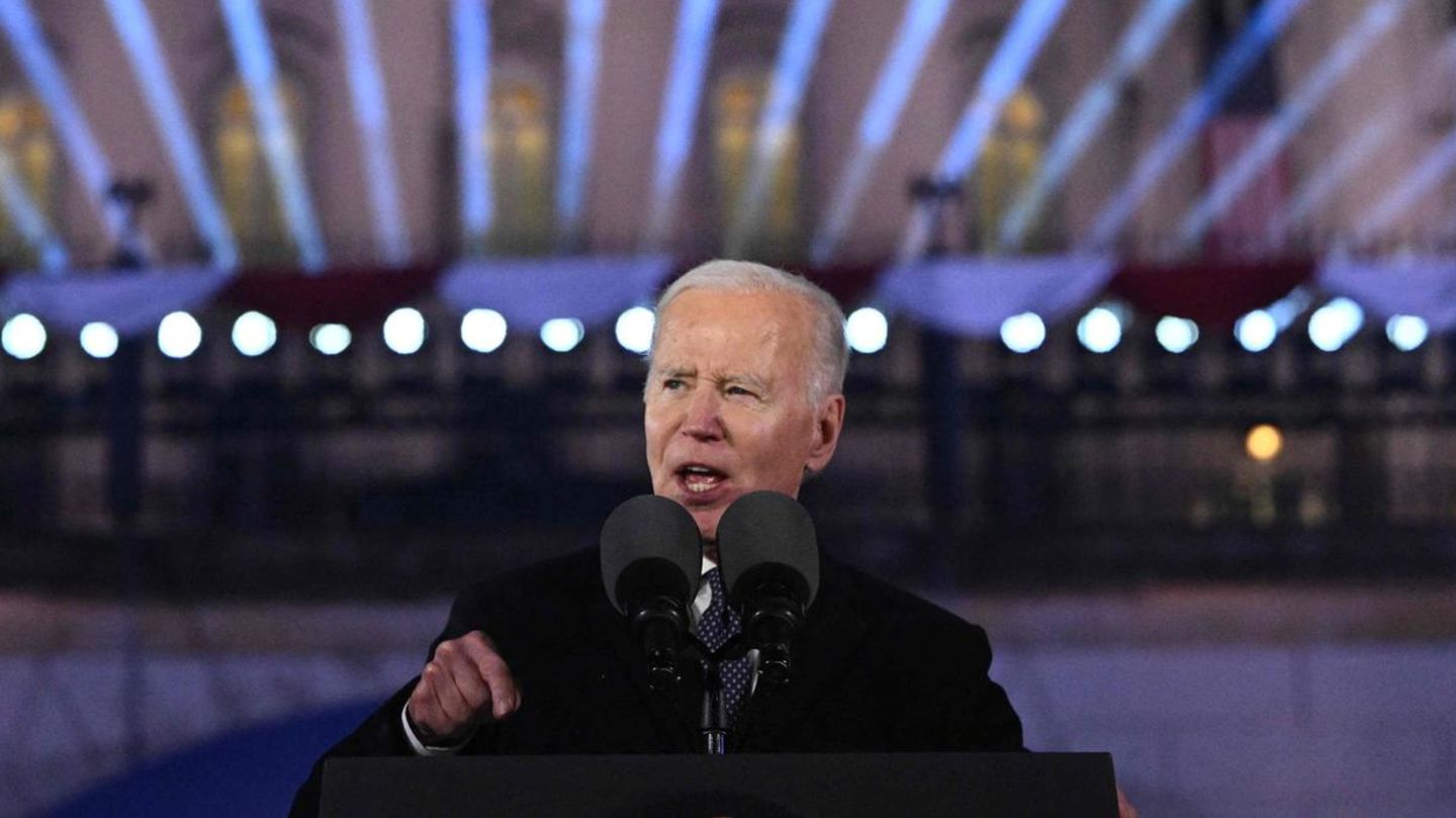 US-Präsident Joe Biden hält eine Rede im königlichen Schlossgarten in Warschau.