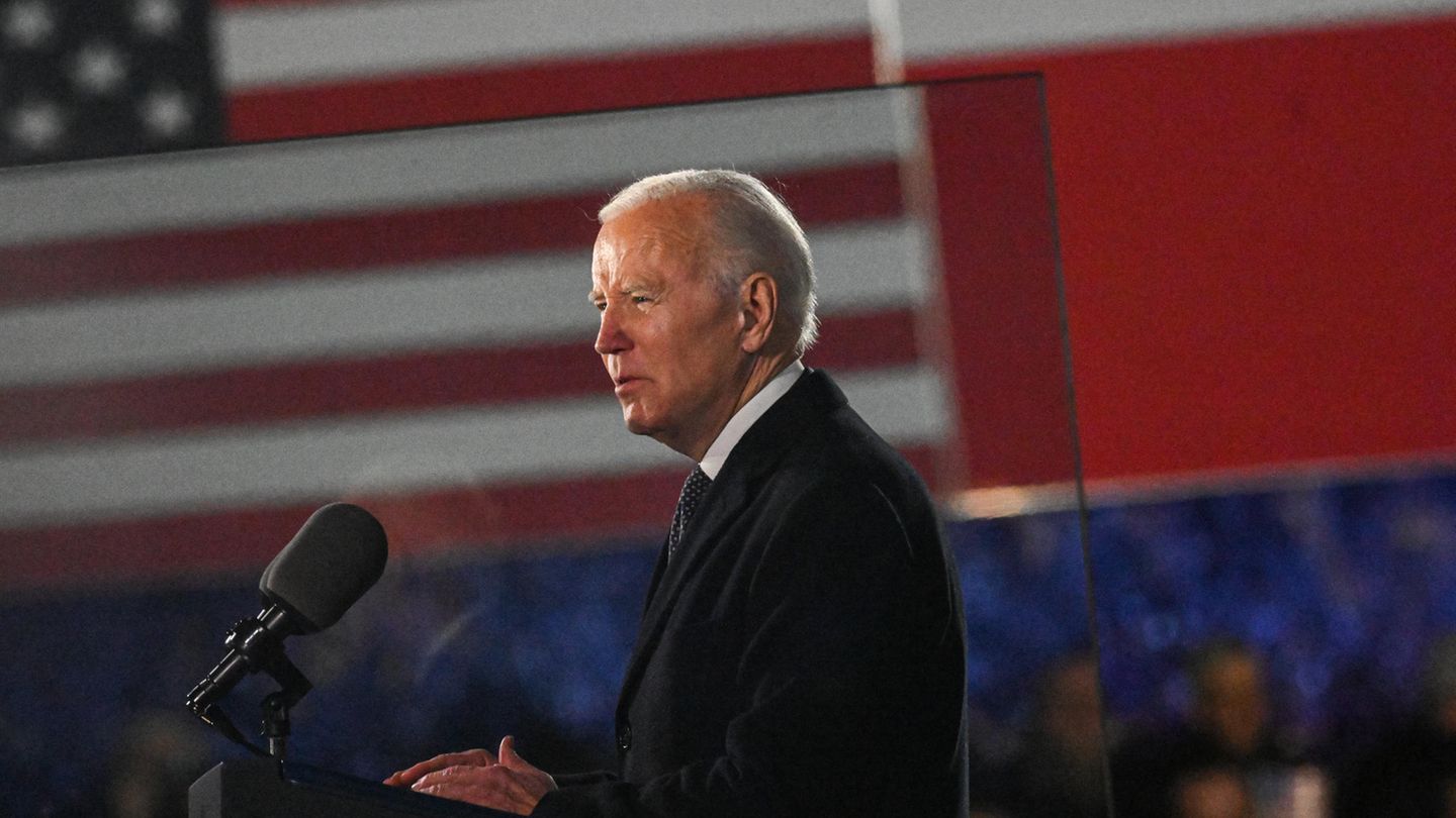 US-Präsident Joe Biden bei seiner Rede in den Königlichen Schlossarkaden in Warschau