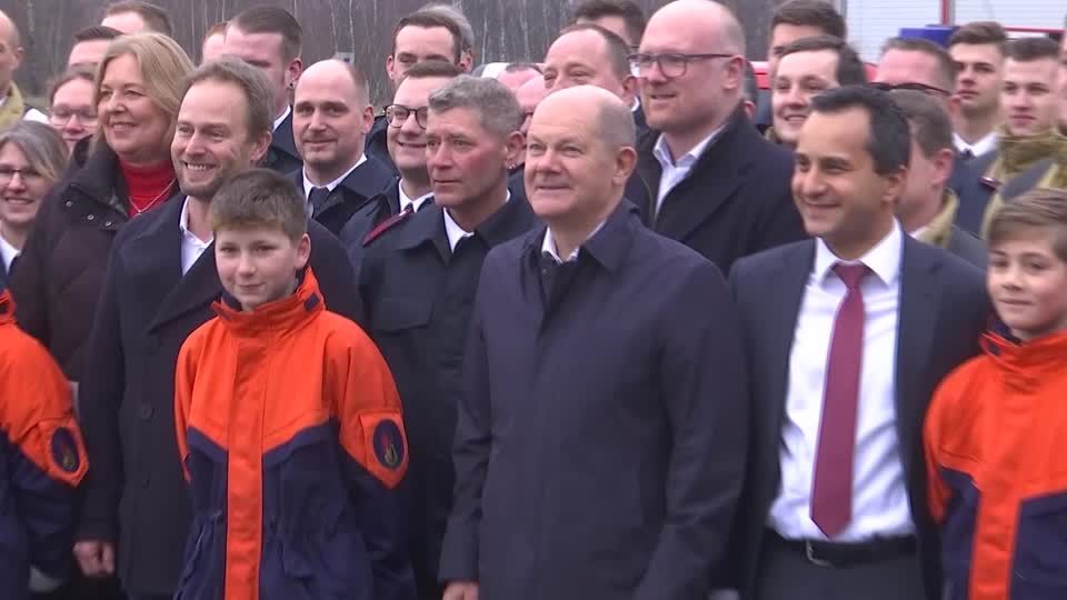 Video: Scholz besucht Duisburger Feuerwehr