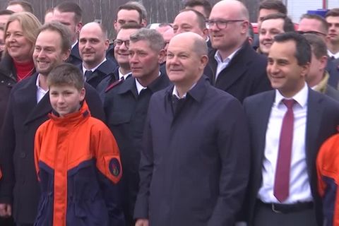 Video: Scholz besucht Duisburger Feuerwehr