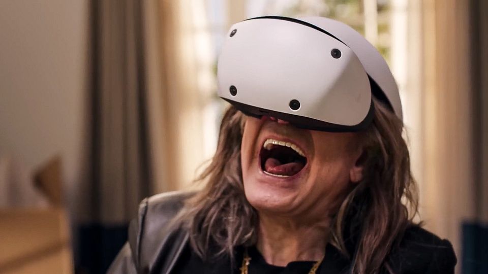 PSVR2: Ozzy Osbourne überrascht in Werbespot für VR-Headset PSVR2: Ozzy Osbourne überrascht in Werbespot für VR-Headset