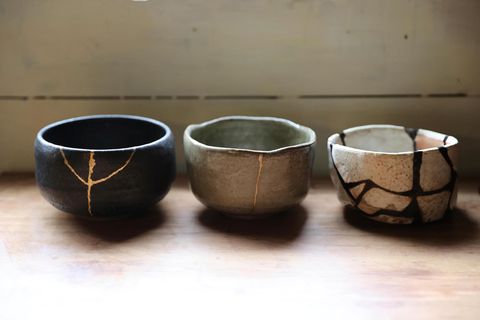 Mit der Kintsugi-Technik reparierte Schalen