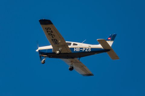 Pilot stirbt während Flug