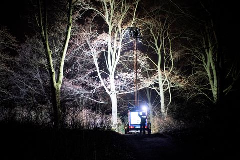 Nach dem Fund des leblosen Mädchens in einem Park in Berlin-Pankow war die Spurensicherung der Polizei über Stunden im Einsatz