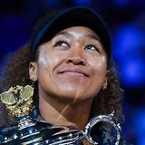 Naomi Osaka ist laut dem Ranking die mit Abstand bestbezahlte Sportlerin der Welt. "Forbes" bezifferte ihre Einnahmen 2022 auf rund 51,1 Mio. Dollar. 50 Mio. Dollar stammten demnach aus Werbeverträgen und Unternehmungen jenseits des Tennisplatzes. Die Japanerin (25), die in den USA aufwuchs, hat den Angaben zufolge unter anderem eine Talentagentur und eine Produktionsfirma gegründet. Ihr lukrativer Werbevertrag mit der Kryptobörse FTX endete hingegen nur acht Monate nach Abschluss wegen der Pleite des Unternehmens. Die Nummer eins bei den Männern war 2022 laut "Forbes" Fußballstar Lionel Messi mit 130 Mio. Dollar.