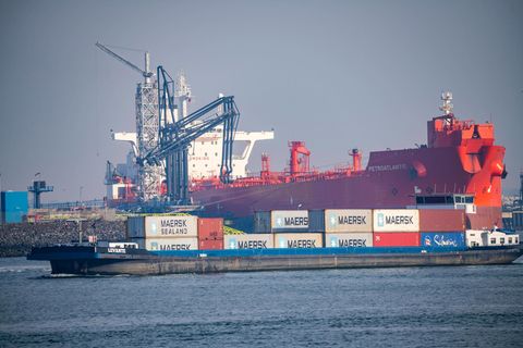 Ein Öl-Tanker in Rotterdam. Die Sanktionen des Westen werden offenbar ausgehebelt