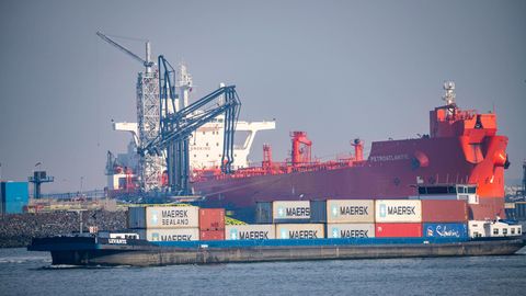 Ein Öl-Tanker in Rotterdam. Die Sanktionen des Westen werden offenbar ausgehebelt