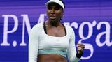 #6 Venus Williams  Bei Venus Williams Einkommen ist ihr sportlicher Erfolg mittlerweile reine Nebensache. Die Tennisspielerin war 2022 nur bei vier Turnieren angetreten und hatte stets ihr erstes Match verloren. Die siebenfache Grand-Slam-Gewinnerin hatte in den vergangenen Jahren immer wieder mit Verletzungen zu kämpfen und musste 2023 auch ihre Teilnahme an den Australian Open abgesagt. Umso erfolgreicher ist Williams unter Sponsoren und Firmen, die ihr laut "Forbes" einen sechsstelligen Betrag als Rednerin zahlen. 10,1 Mio. Dollar (0,1 Mio. Dollar vom Tennis an sich) bedeuteten Platz sechs für die fünffache Wimbledon-Gewinnerin (42).