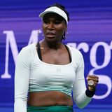 #6 Venus Williams  Bei Venus Williams Einkommen ist ihr sportlicher Erfolg mittlerweile reine Nebensache. Die Tennisspielerin war 2022 nur bei vier Turnieren angetreten und hatte stets ihr erstes Match verloren. Die siebenfache Grand-Slam-Gewinnerin hatte in den vergangenen Jahren immer wieder mit Verletzungen zu kämpfen und musste 2023 auch ihre Teilnahme an den Australian Open abgesagt. Umso erfolgreicher ist Williams unter Sponsoren und Firmen, die ihr laut "Forbes" einen sechsstelligen Betrag als Rednerin zahlen. 10,1 Mio. Dollar (0,1 Mio. Dollar vom Tennis an sich) bedeuteten Platz sechs für die fünffache Wimbledon-Gewinnerin (42).