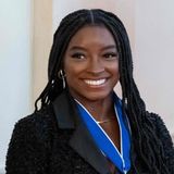 In vielen Sportarten geht es im Wettbewerb rein um die Ehre. So war Gymnastin Simone Biles vollständig auf ihre Einnahmen jenseits der Turnhalle angewiesen, um Platz acht des Rankings der bestbezahlten Sportlerinnen der Welt zu erobern. Das gelang der zur Veröffentlichung der Liste 25-jährigen US-Amerikanerin, die sieben olympische Medaillen gewonnen hat, mit einem Einkommen in Höhe von 10,0 Mio. Dollar. "Forbes" verzeichnete 2022 erstmals acht Frauen mit zweistelligem Millioneneinkommen.