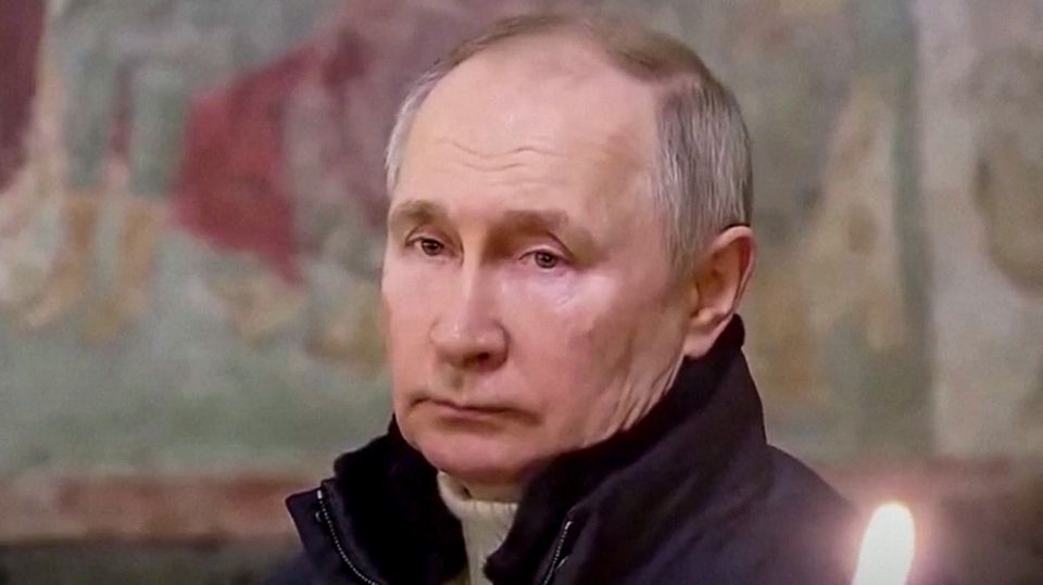 Putins Beine zucken: Auftritt mit Lukaschenko facht Krankheits-Spekulationen an