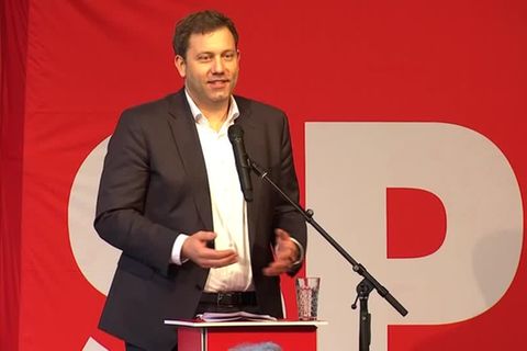 Video: Aschermittwochsrede: Klingbeil nimmt Söder aufs Korn