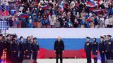 Viele Zuschauer verließen das Stadion allerdings, bevor Putin überhaupt aufgetaucht war. In den sozialen Netzwerken berichteten Teilnehmer, dass gegen 13.30 Uhr der Tee, die Hot-Dogs und der in Russland heiß geliebte Buchweizen ausgehangen waren und die Leute sich massenweise auf den Heimweg machten. 