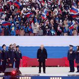 Viele Zuschauer verließen das Stadion allerdings, bevor Putin überhaupt aufgetaucht war. In den sozialen Netzwerken berichteten Teilnehmer, dass gegen 13.30 Uhr der Tee, die Hot-Dogs und der in Russland heiß geliebte Buchweizen ausgehangen waren und die Leute sich massenweise auf den Heimweg machten. 