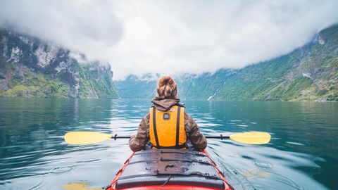 Der Geirangerfjord in Norwegen ist nur eines der vielen Ziele in Nord- und Osteuropa, die man vergleichsweise günstig bereisen kann.