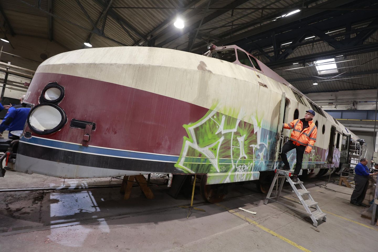 Graffiti und ein schlechter Zustand zeigen sich auf diesem Bild.