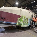 Graffiti und ein schlechter Zustand zeigen sich auf diesem Bild.