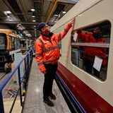 In neuem Glanz erstrahlt bereits dieser Waggon.