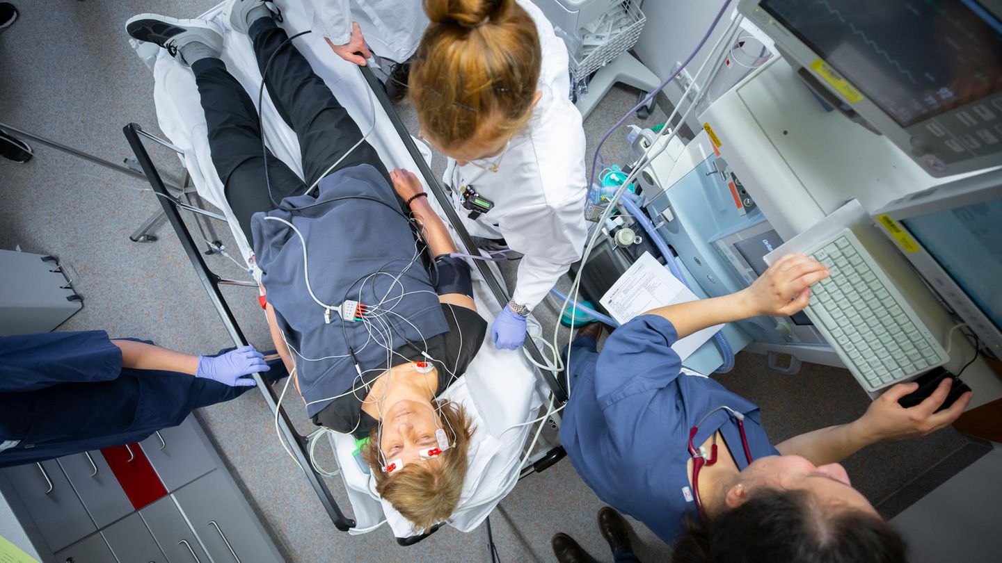 Petra Bauer unmittelbar vor der Elektrokrampftherapie Behandlung Petra Bauer unmittelbar vor der Elektrokrampftherapie Behandlung