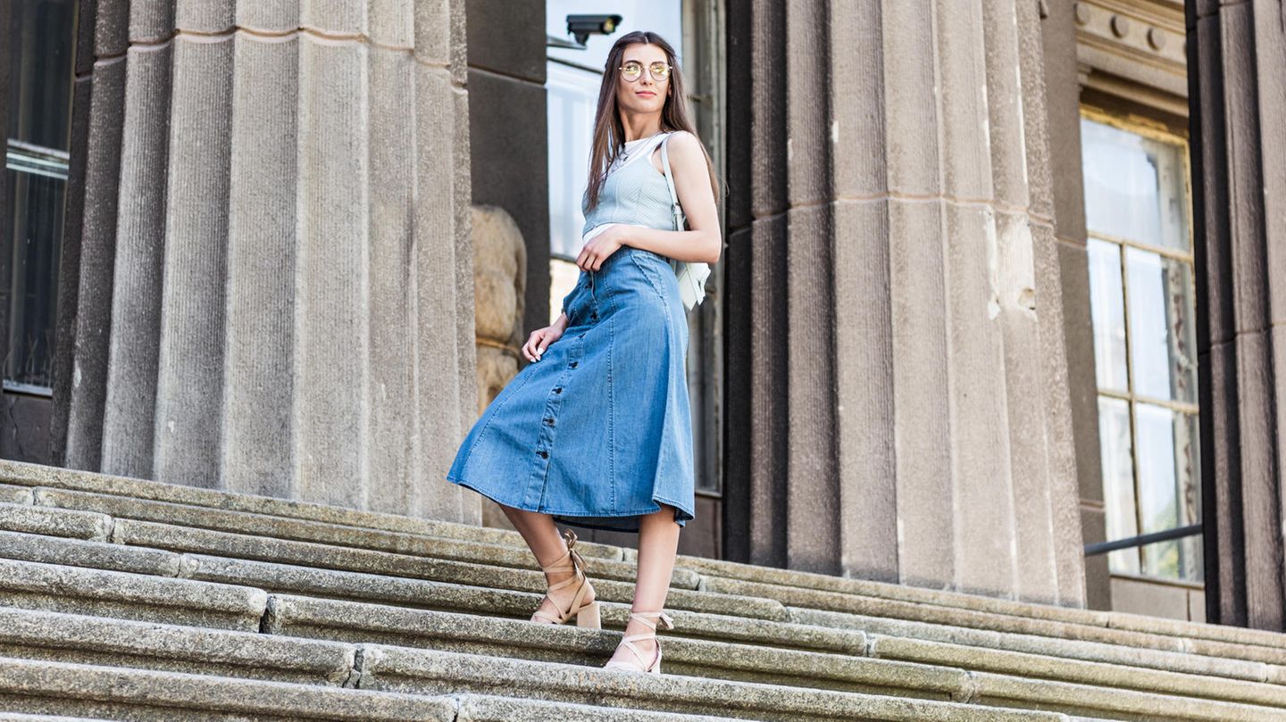 Denim Classic: Von Mini bis Maxi: Das sind die Jeansrock-Trends 2024