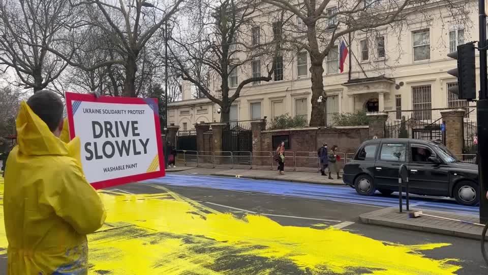 Video: London: Farbe gegen die Invasion
