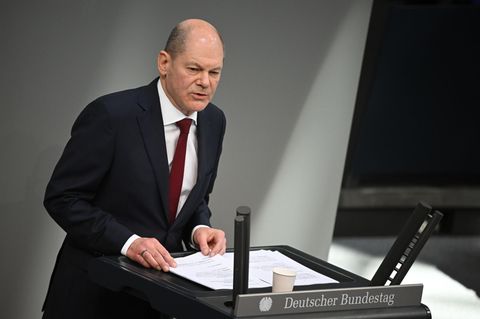 Bundeskanzler Olaf Scholz (SPD) am 27. Februar 2022 im Bundestag