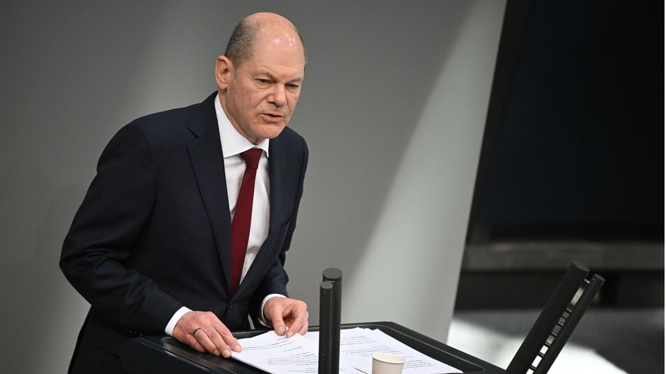 Bundeskanzler Olaf Scholz (SPD) am 27. Februar 2022 im Bundestag