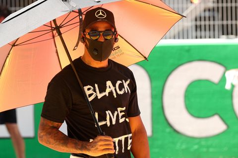 Der siebenfache Weltmeister Lewis Hamilton unterstützt seit 2020 die Black-Lives-Matter-Bewegung.