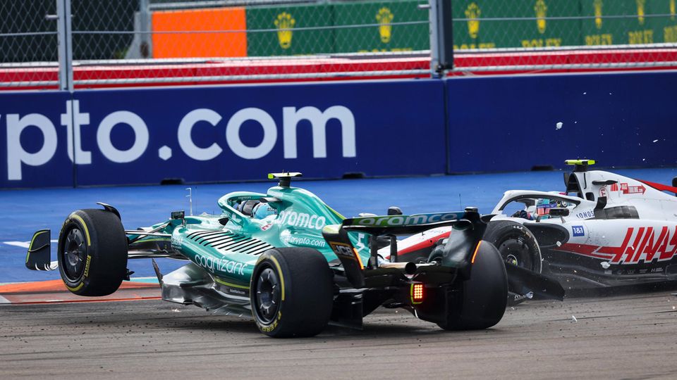 Formel 1: Der Crash mit Sebastian Vettel Der Crash mit Sebastian Vettel