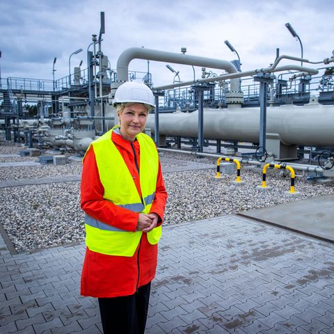 Mecklenburg-Vorpommerns Ministerpräsidentin Manuela Schwesig im Oktober 2020 an der Nord-Stream-2-Anlandestation im Lubmin