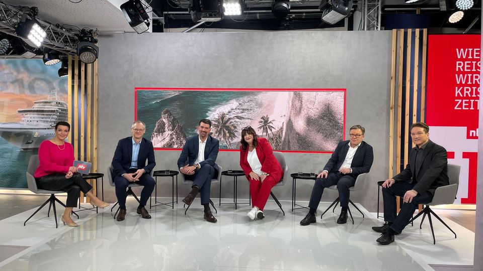 The RTL talk round: moderator Isabelle Körner, TUI boss Stefan Baumert, Eurowings CEO Kai Duve, Marija Linnhoff, chairwoman of the travel agency association VUSR, Christian Hein, managing director of MSC Cruises Germany and RTL travel expert Ralf Benkö (from left). 