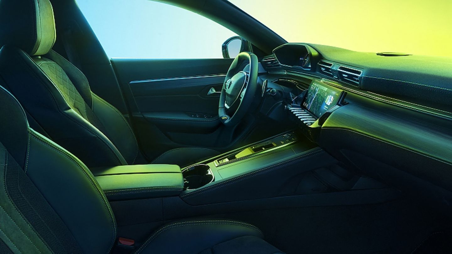 Peugeot 508 PHEV 2024