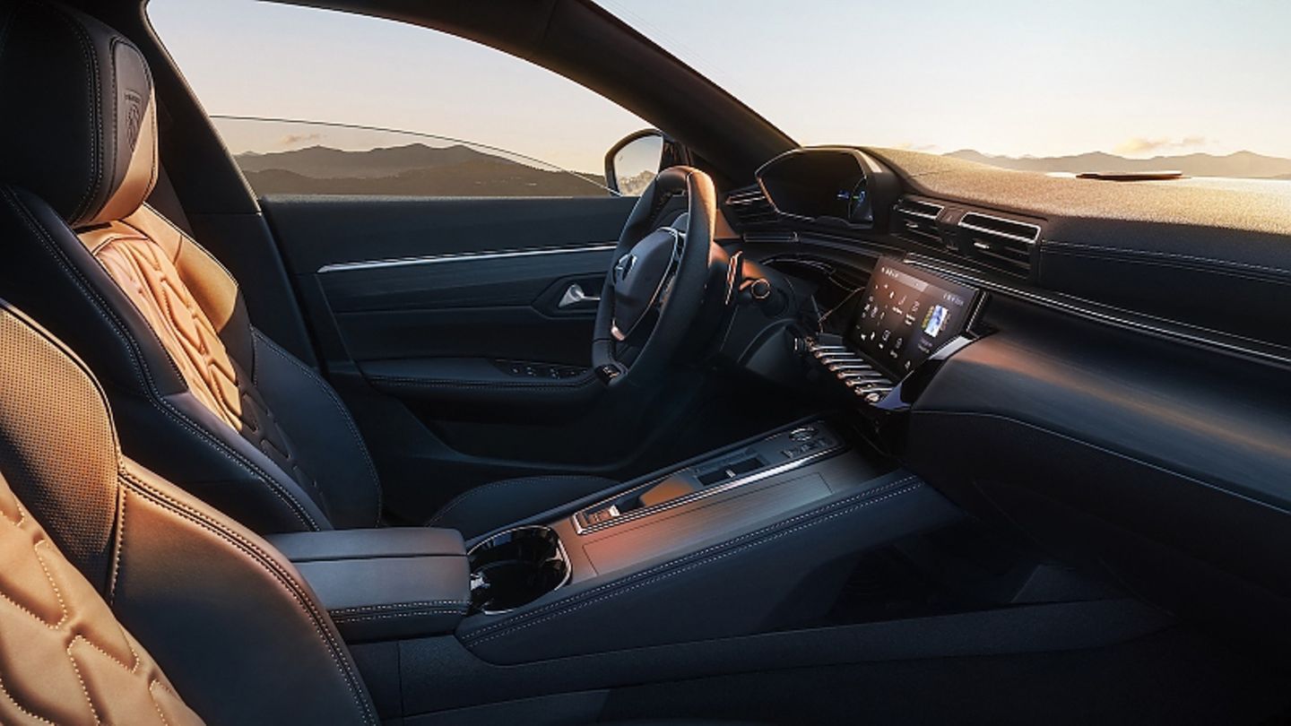 Peugeot 508 PHEV 2024