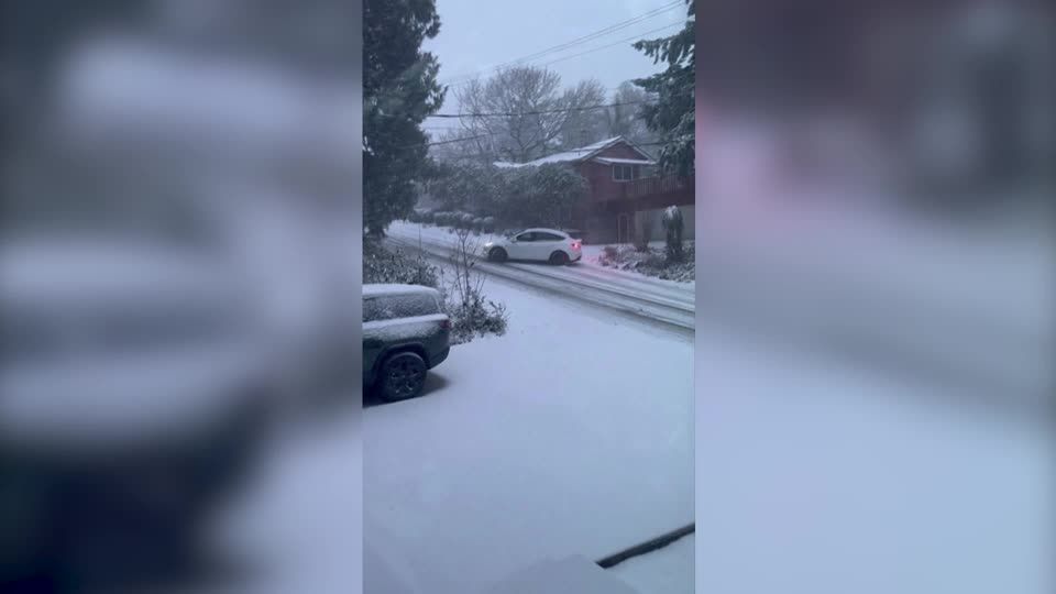 Video: Heftiger Wintereinbruch in den USA