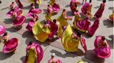 Sydney, Australien. Mitarbeiter des Opernhauses proben vor der Mardi-Gras-Parade und der Sydney WorldPride 2023 ihren Auftritt.