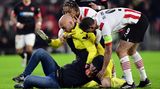Die Rangelei ist heftig. Eindhoven wird mit einer saftigen Strafe seitens der Uefa rechnen müssen.