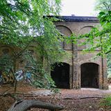 Ein Nebengebäuide der verfallenen Villa