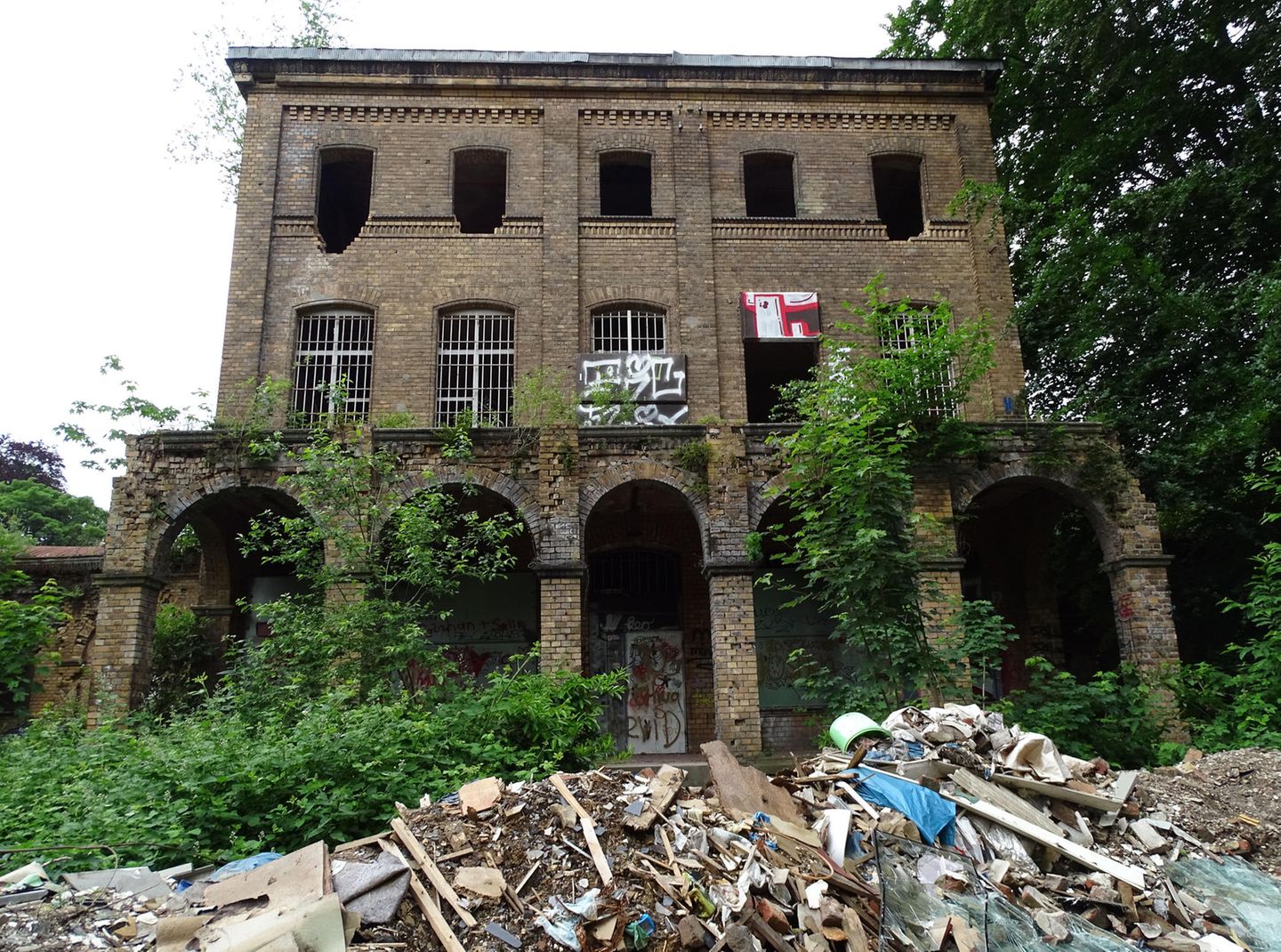 Eine verfallene Ecke der Villa
