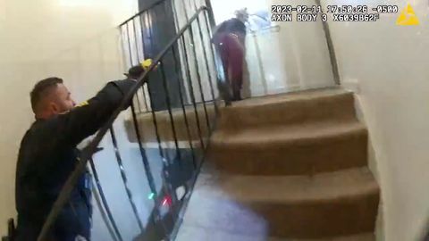Verdächtiger flieht vor US-Polizei – und springt durch mehrere Fenster