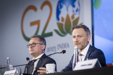 Pressekonferenz mit Bundesfinanzminister Christian Lindner (r.), und Bundesbankpräsident Joachim Nagel (l.) beim Treffen der G20 Finanzminister in Indien. Der FDP-Chef und der Notenbanker mit SPD-Parteibuch verstehen sich gut.
