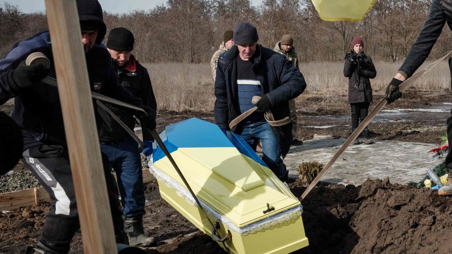 Die Beerdigung eines ukrainischen Nationalgardisten in Kramatorsk