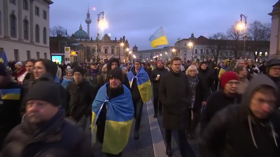 Video: Über Zehntausend demonstrieren für Ukraine Video: Über Zehntausend demonstrieren für Ukraine