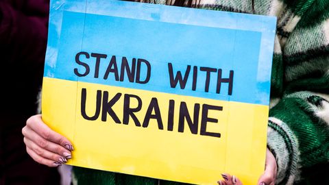 Stand-with-Ukraine-Schild
