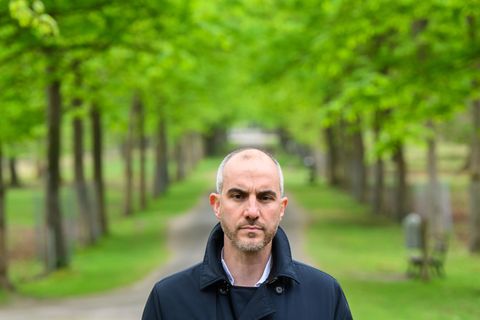 Letzte Generation: Belit Onay, hier in einem Park in Hannover, hat sich mit dem Klimaaktivisten geeingt