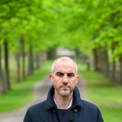 Letzte Generation: Belit Onay, hier in einem Park in Hannover, hat sich mit dem Klimaaktivisten geeingt