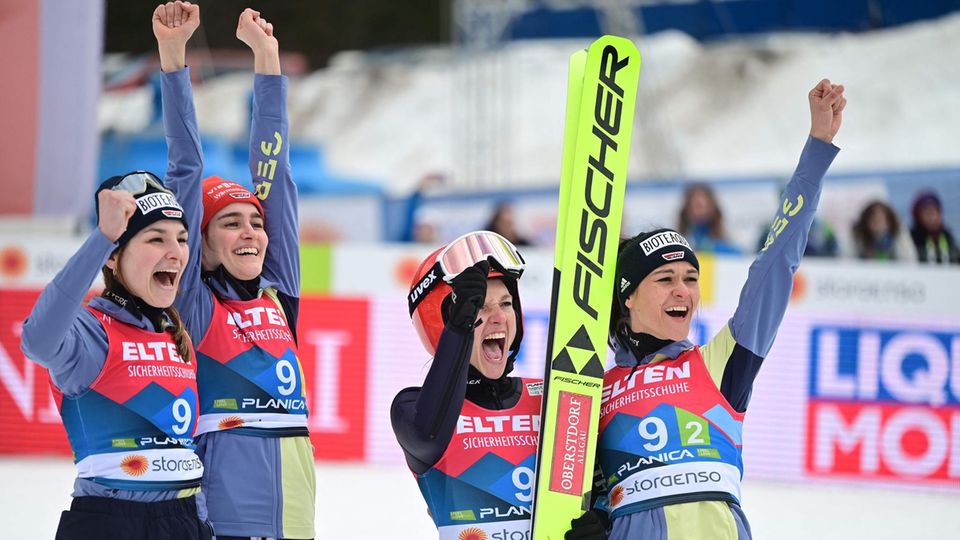 Jubel in Planica: Deutsche Skispringerinnen gewinnen WM-Gold