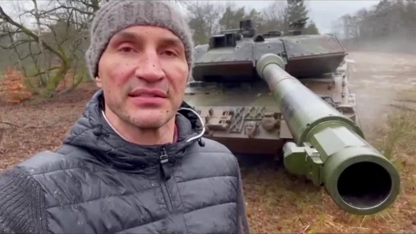 Ukraine war: Klitschko test drives Leopard tank and thanks Germany (video)