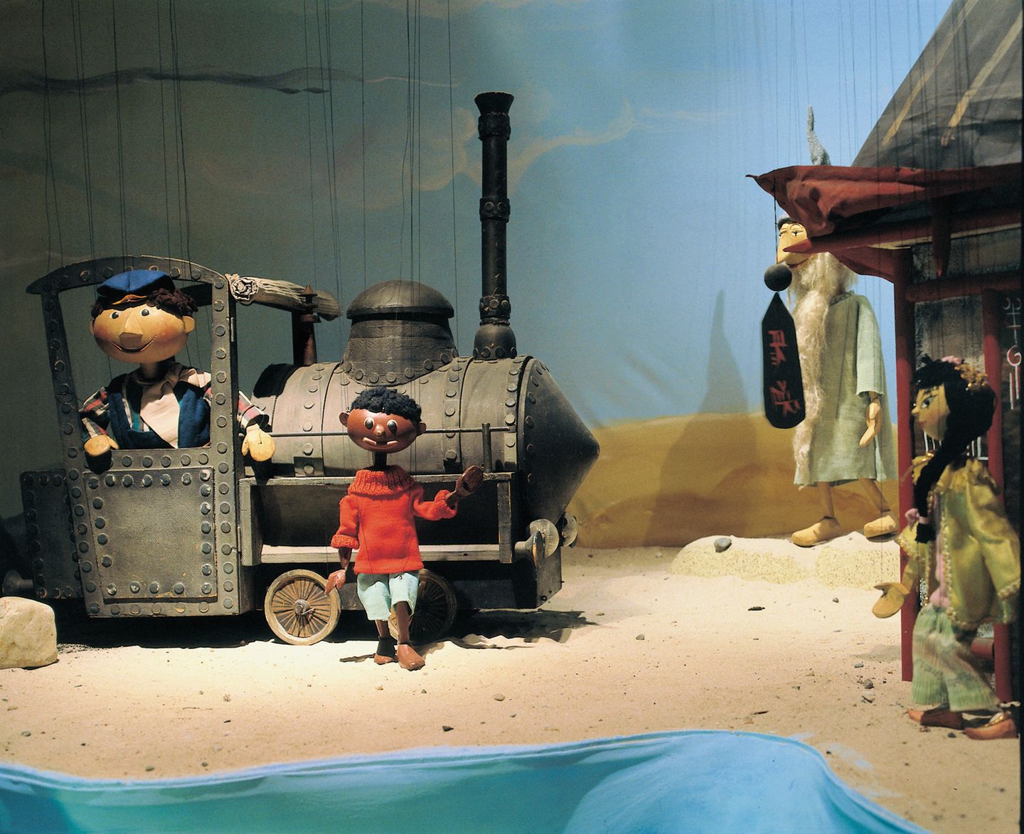 Im Museum der Augsburger Puppenkiste sind frühe Versionen der Figuren zu sehen:  Lokomotivführer Lukas und Jim Knopf