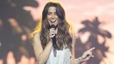 Vanessa Mai im neuen Outfit: in Lässig-Jeans und Crop Top