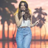 Vanessa Mai im neuen Outfit: in Lässig-Jeans und Crop Top